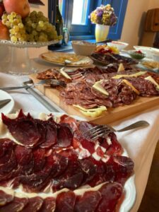 Pezsgős villásreggeli az Öreg Hárs alatt – Szeretitek, szeretjük!